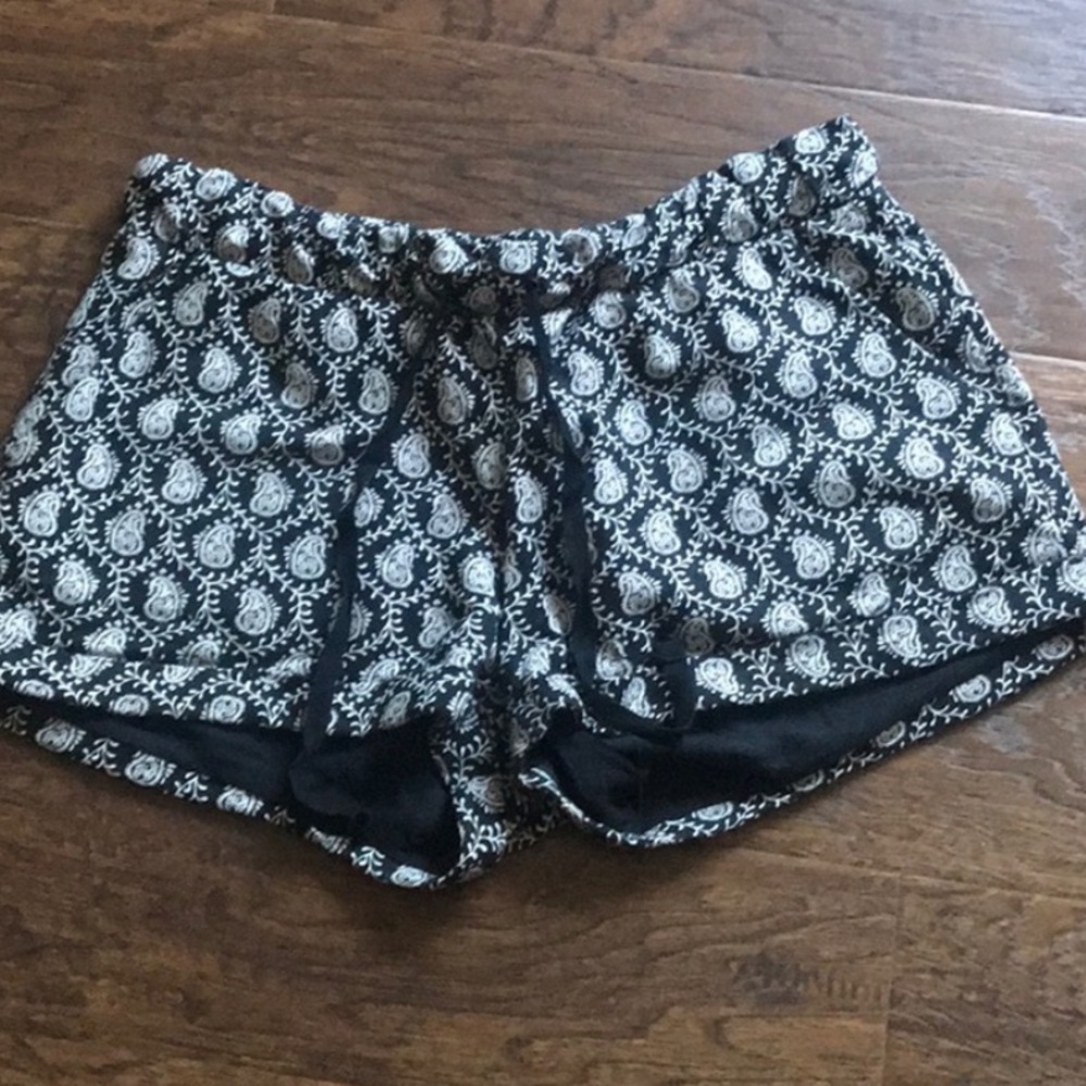 Lou & Grey Drawstring Paisley Print Shorts